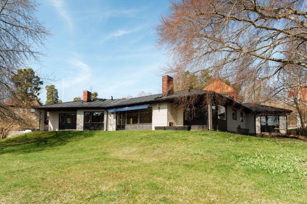 Intill Duvnäsvikens glittrande vatten