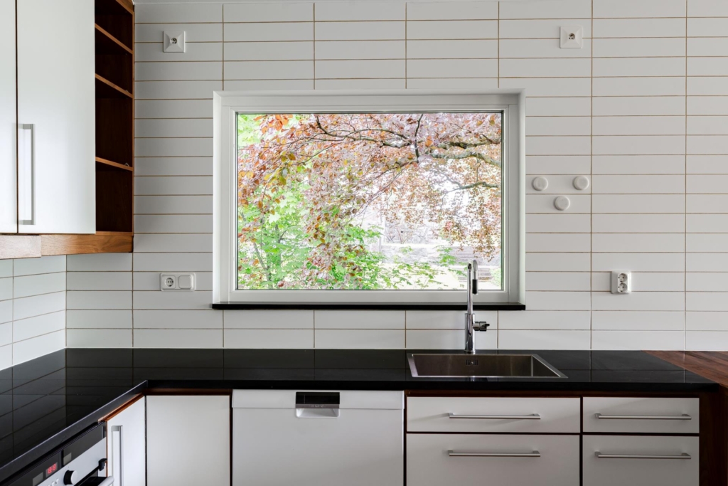 Intill Duvnäsvikens glittrande vatten