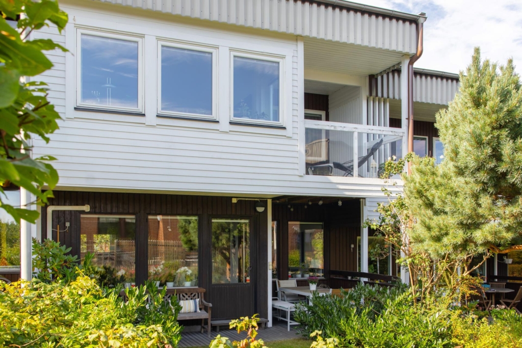 Unik chans – radhus i Saltsjöqvarn! Omedelbar närhet till Saltsjön och stan.