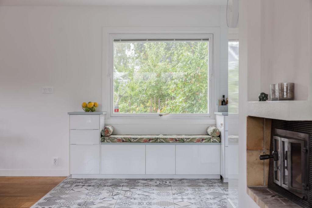 Smakfull, påkostad och mycket tilltalande villa om 218 kvm med fantastisk trädgård!