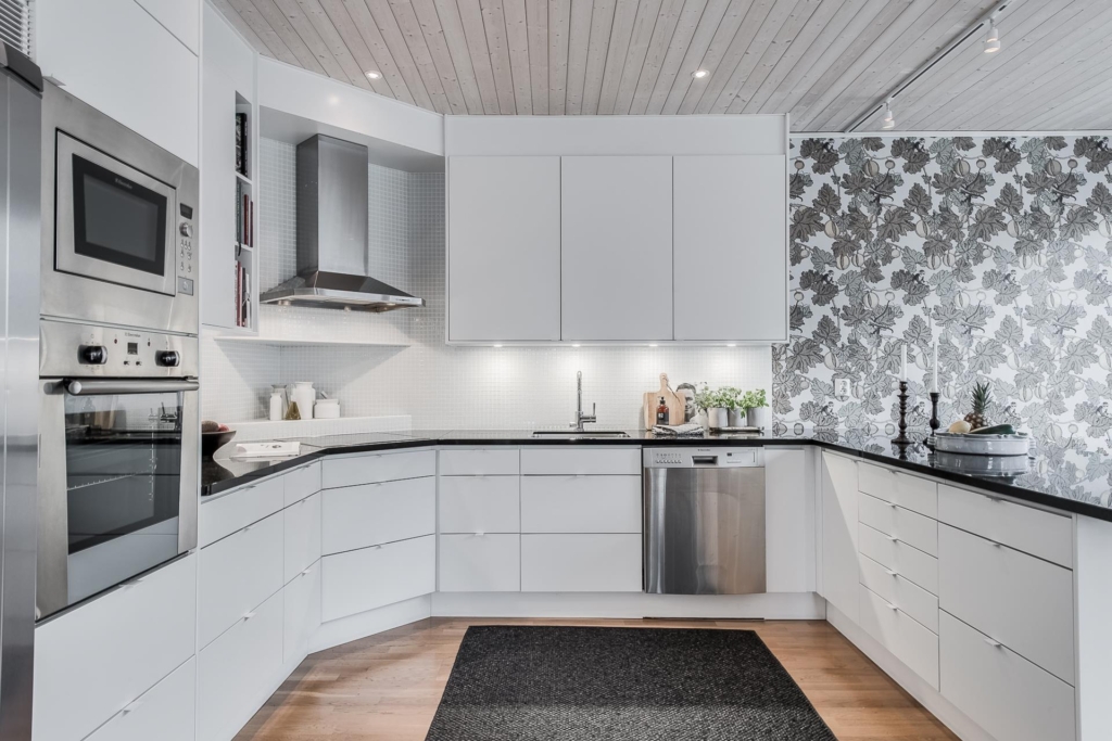 Läckert ”tornhus” med vinterbonat uterum!