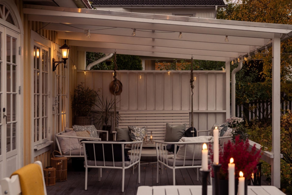 Välkommen till detta charmiga hus med en härlig trädgårdstomt och närhet till naturen.