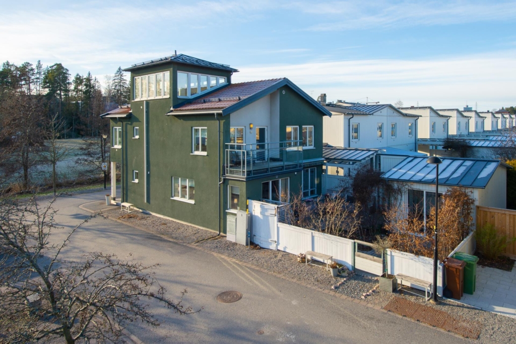 Läckert ”tornhus” med vinterbonat uterum!