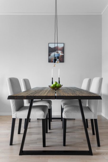 Lättskött friköpt Town House (ej BRF – ej månadsavgift) med mycket fina materialval och högt i tak.