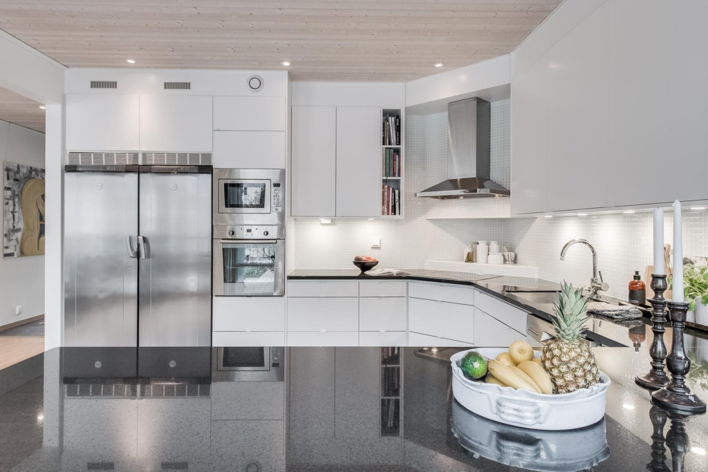 Läckert ”tornhus” med vinterbonat uterum!