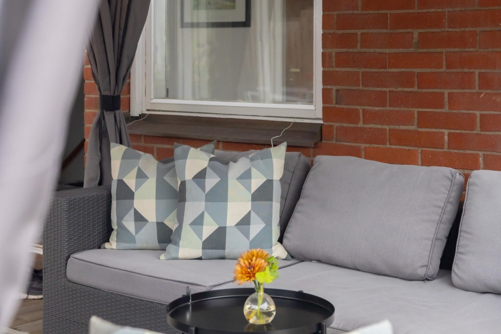 Smakfull, påkostad och mycket tilltalande villa om 218 kvm med fantastisk trädgård!