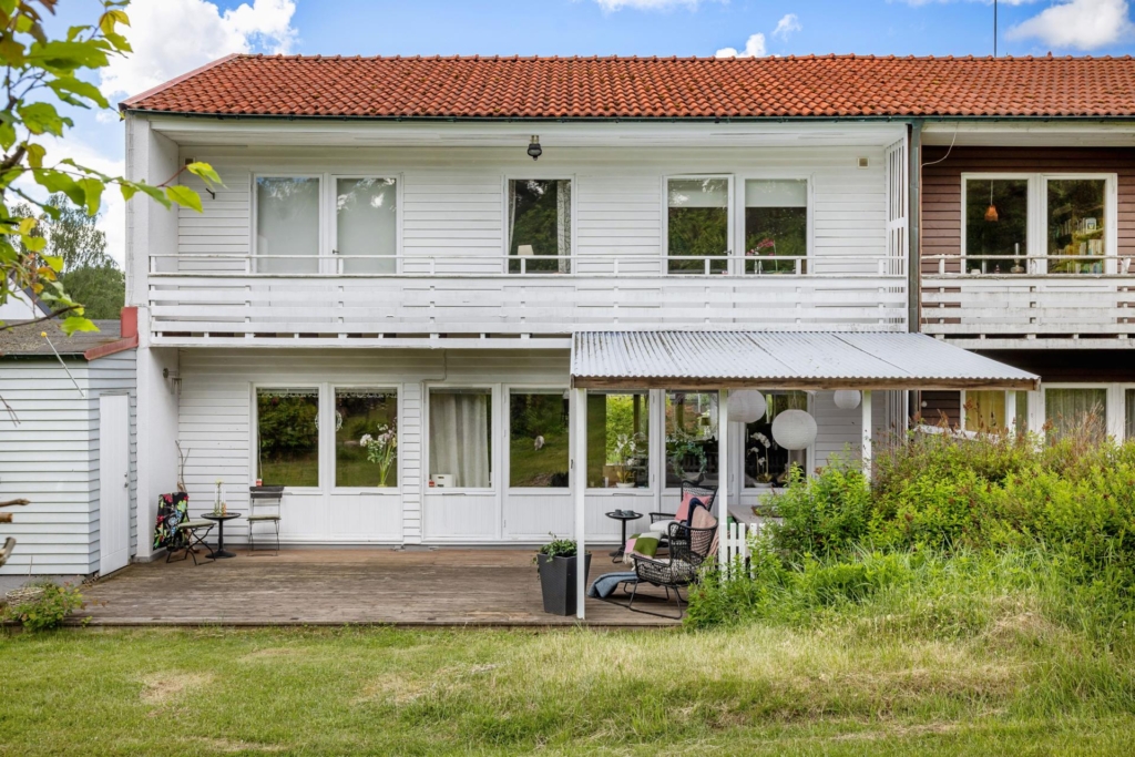 280 kvadratmeter med många rum och varmgarage