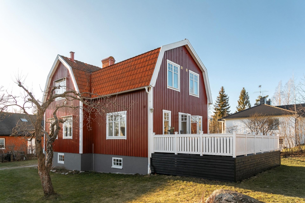 Enastående 20-talspärla med 9 rum och önskeläge!