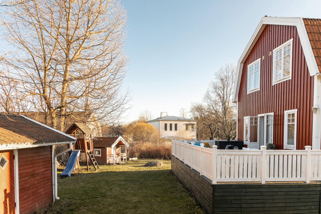 Enastående 20-talspärla med 9 rum och önskeläge!