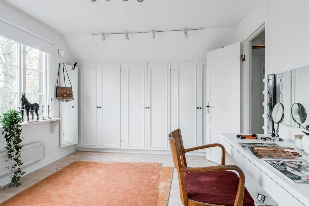 Rustik, välrenoverad villa 7 rum och enormt pooldäck!