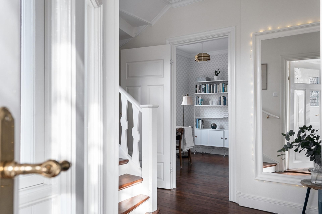 Enastående 20-talspärla med 9 rum och önskeläge!