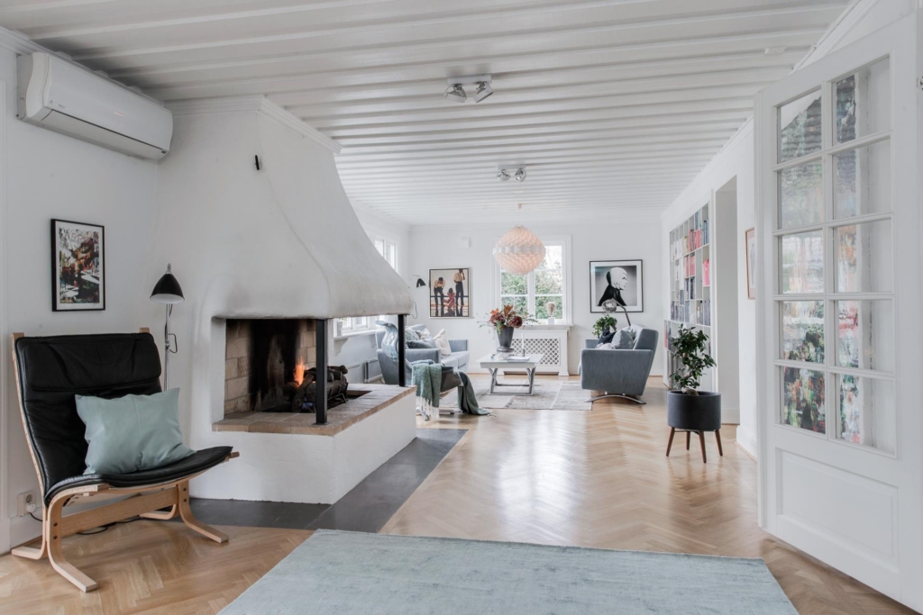 Rustik, välrenoverad villa 7 rum och enormt pooldäck!