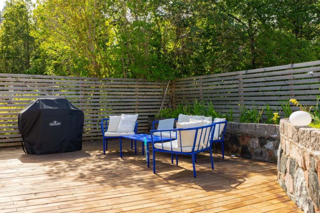 Högt belägen med fantastisk utsikt och fristående garage