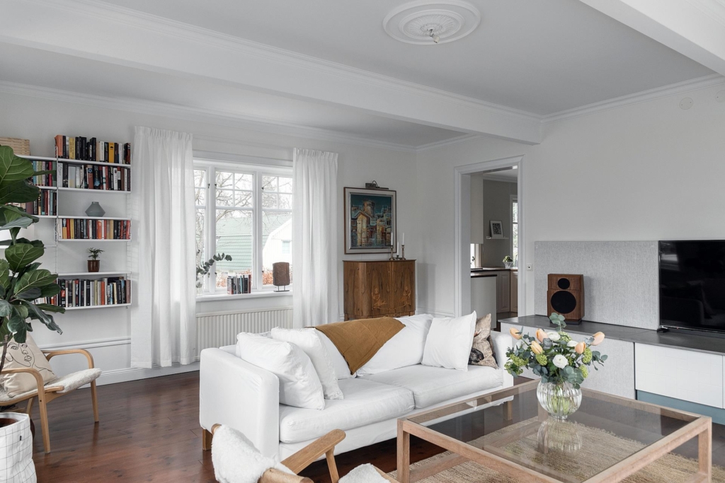 Enastående 20-talspärla med 9 rum och önskeläge!