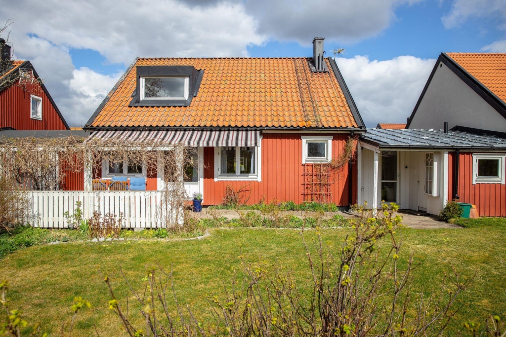 Trivsam villa med ett av områdets bästa lägen!!