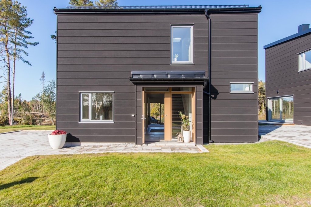 Nybyggd villa 6 rum med utsökt läge och påkostad interiör!