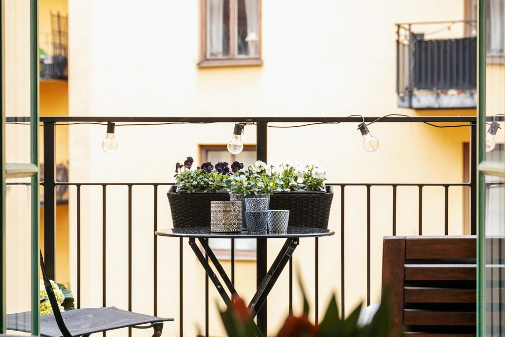 Solig balkong med rofyllt läge i underbara Vasastan