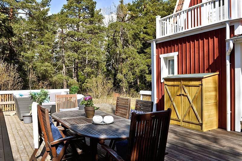Tillbyggd 20-talsvilla 8 rum och massor av charm!