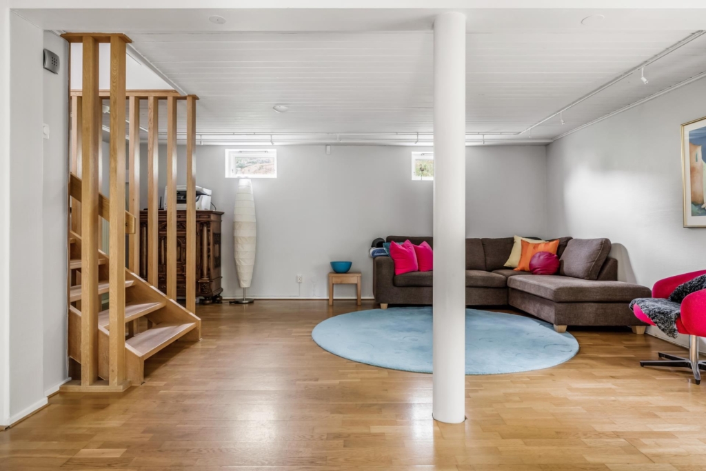 Välkommen till en rymlig villa med 1 400 kvm trädgårdstomt ett stenkast från Edsviken!