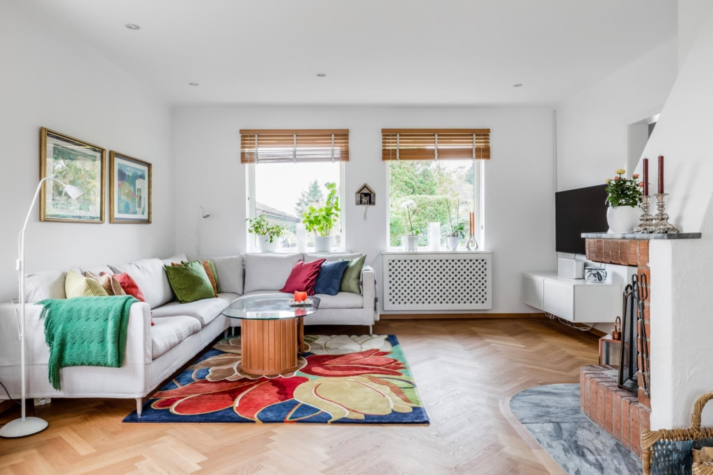 Välkommen till en rymlig villa med 1 400 kvm trädgårdstomt ett stenkast från Edsviken!