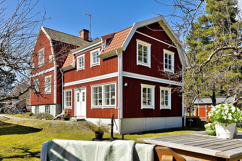Tillbyggd 20-talsvilla 8 rum och massor av charm!