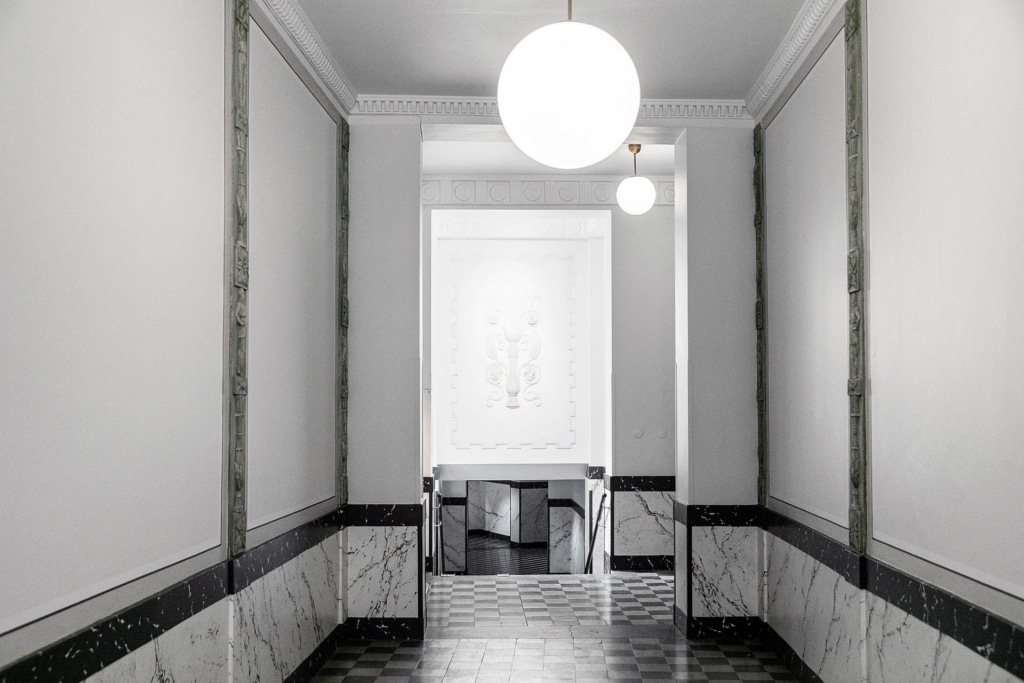 Solig balkong med rofyllt läge i underbara Vasastan