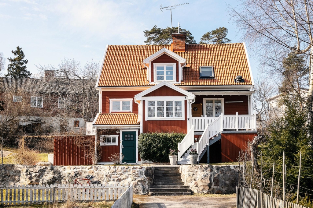Magnifik villa 7 rum, kakelugn, relaxdel och fantastiska verandor!
