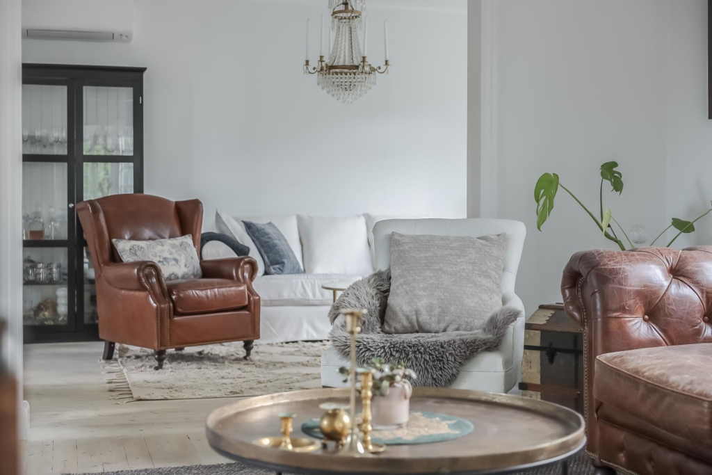 Charmig och välrenoverad villa i 20-tals stil, med påkostade materialval och ett fantastiskt läge!