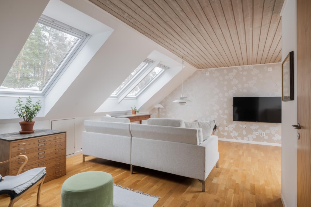 Populärt kedjehus i Ella Gård. Helt lugnt läge och skogen som granne