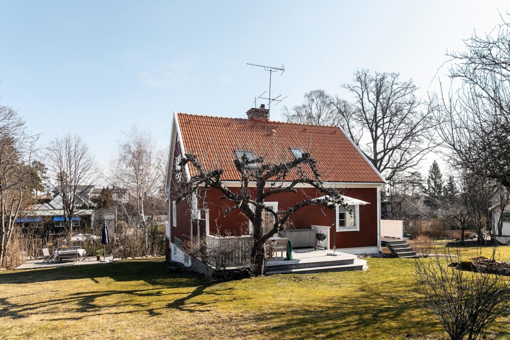 Magnifik villa 7 rum, kakelugn, relaxdel och fantastiska verandor!