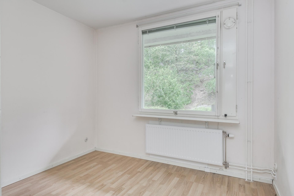 Välplanerad 4:a med stor terrass i markplan.
