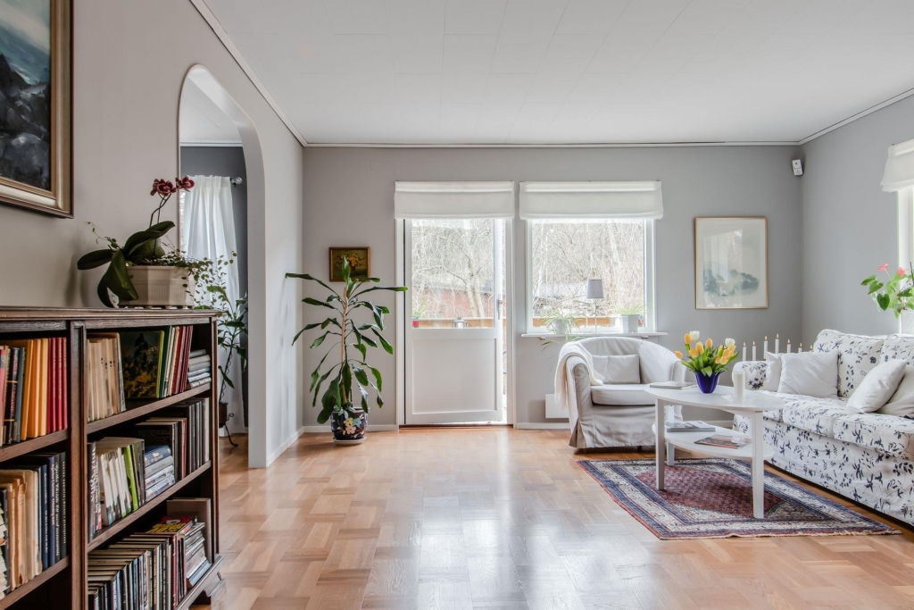 Välbyggd villa 7 rum med insynsskyddad trädgård
