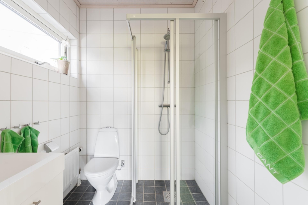 Missa inte chansen till ett av Silverdals mest attraktiva hustyper och läge – med 6 rum på 141 kvm