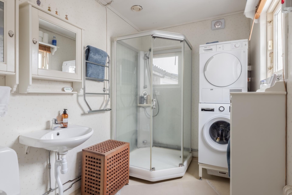 Populärt kedjehus i Ella Gård. Helt lugnt läge och skogen som granne