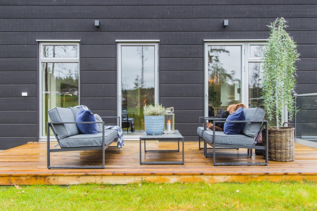 Nyproducerad villa i Svinninge, med påkostad interiör och utsökt läge.