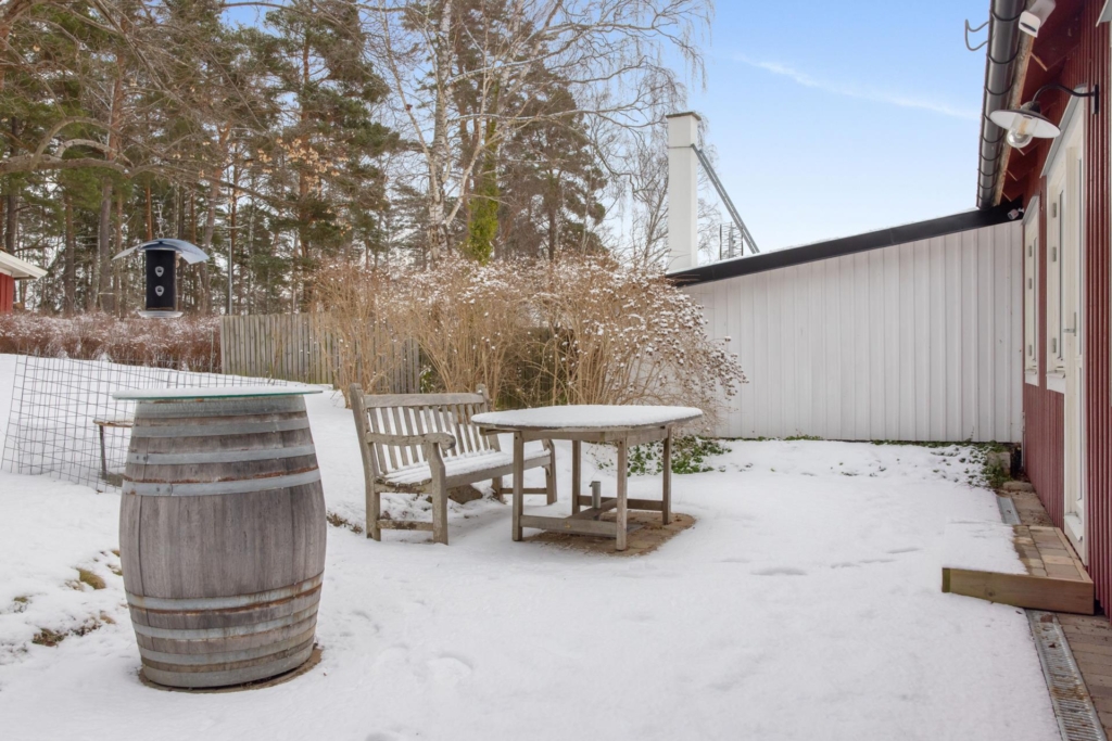 Populärt kedjehus i Ella Gård. Helt lugnt läge och skogen som granne
