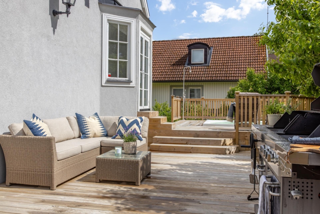 Charmig och välrenoverad villa i 20-tals stil, med påkostade materialval och ett fantastiskt läge!