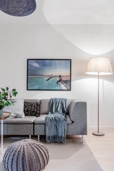 Nyproducerad villa i Svinninge, med påkostad interiör och utsökt läge.