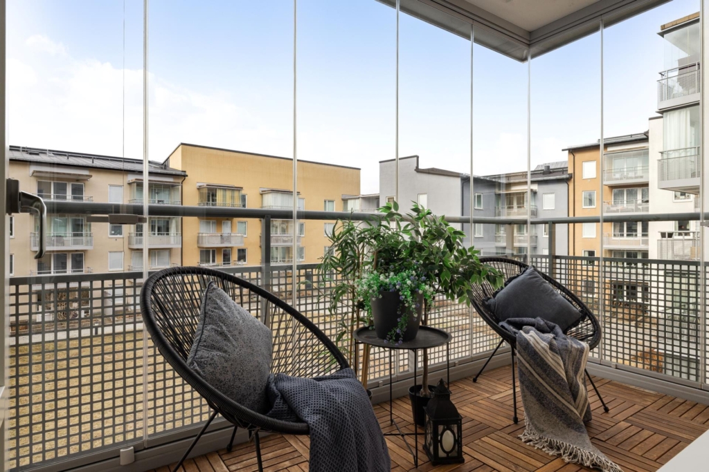 Välplanerad trea med stor balkong i soligt sydvästläge