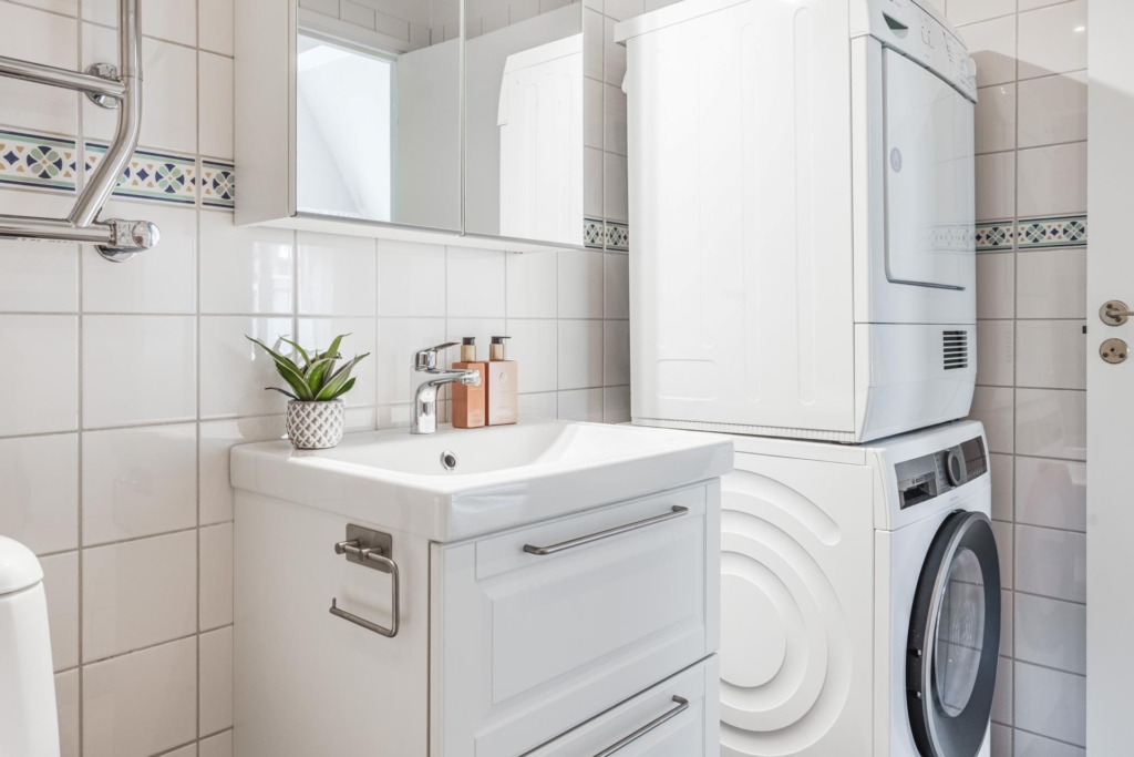 Unik radhustvåa med två uteplatser och trädgård i attraktiva Anneberg!