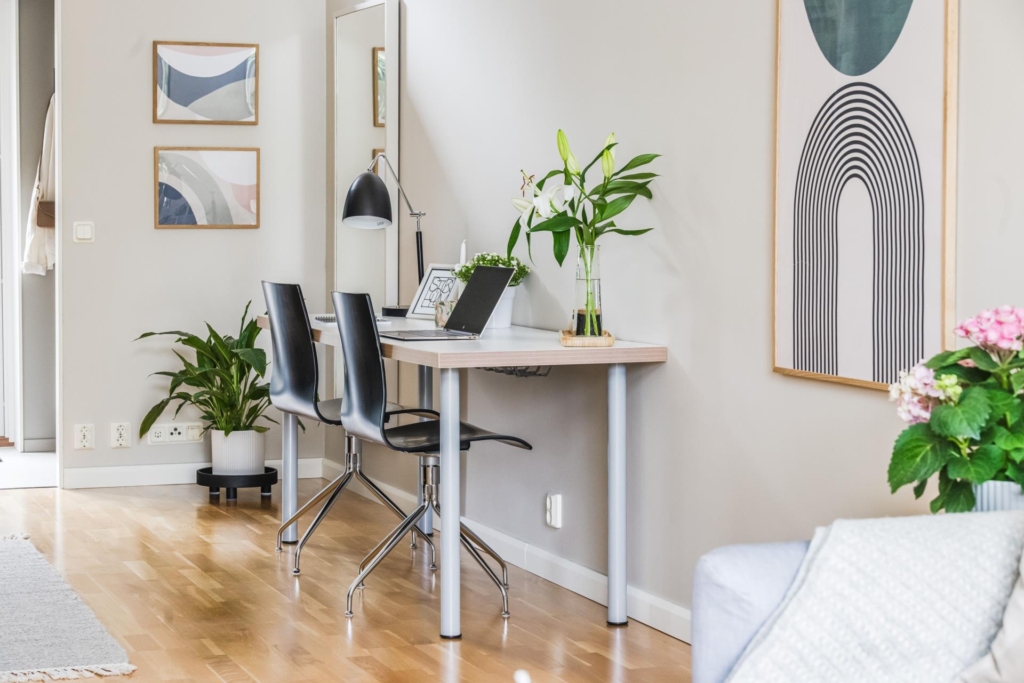 Unik radhustvåa med två uteplatser och trädgård i attraktiva Anneberg!