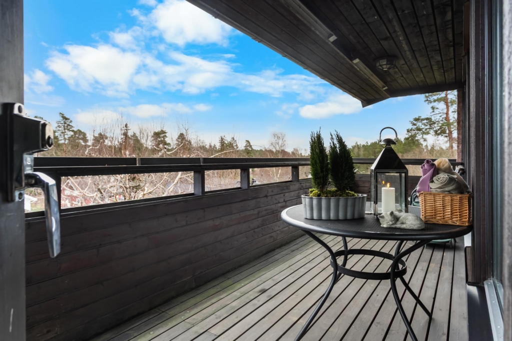 Villa på ca 170 + 34 kvm. Kök, vardags- och matrum på ca 60 kvm. Stort allrum, 5 sovrum och 2 badrum