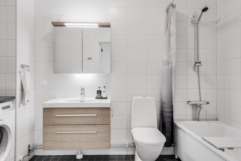 Ljus och välplanerad 4:a med stor söderbalkong