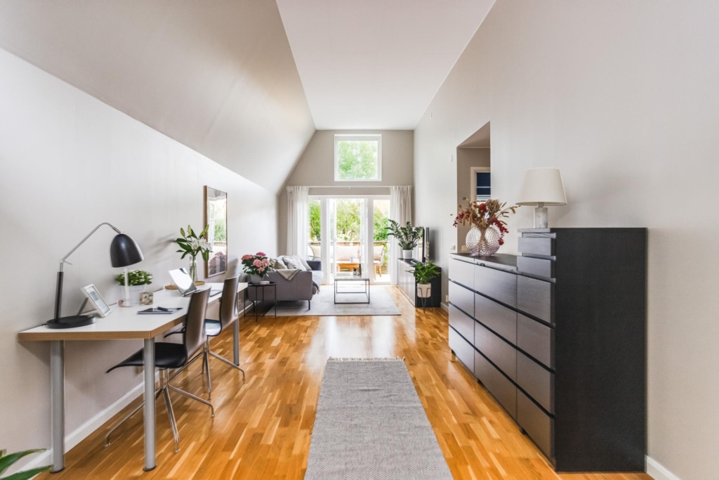 Unik radhustvåa med två uteplatser och trädgård i attraktiva Anneberg!