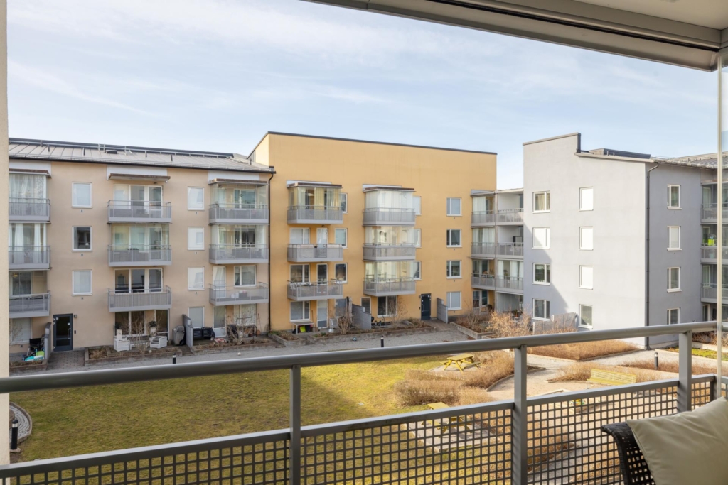 Välplanerad trea med stor balkong i soligt sydvästläge