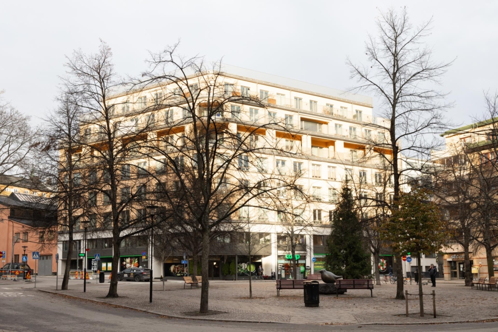 Inflyttningsklar etta med hög standard och mycket låg avgift