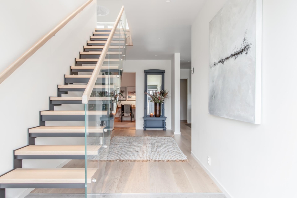 Nyproducerad villa i Svinninge, med påkostad interiör och utsökt läge.