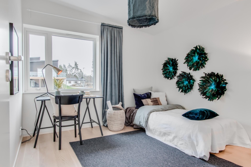 Nyproducerad villa i Svinninge, med påkostad interiör och utsökt läge.