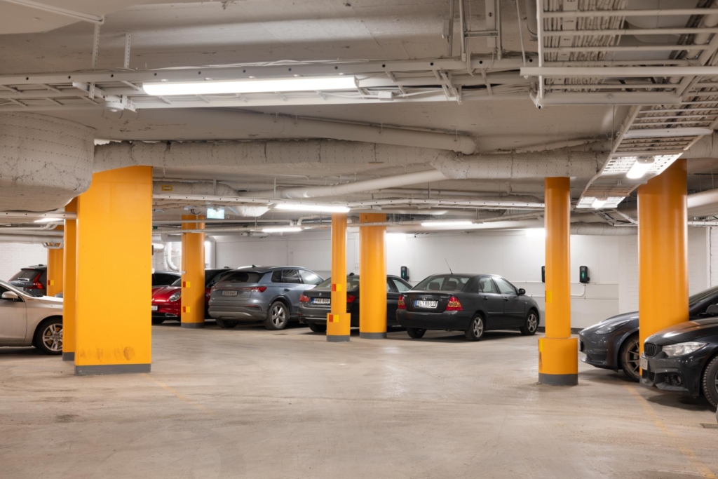 Inflyttningsklar etta med hög standard och mycket låg avgift