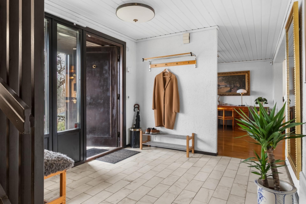 Villa på ca 170 + 34 kvm. Kök, vardags- och matrum på ca 60 kvm. Stort allrum, 5 sovrum och 2 badrum